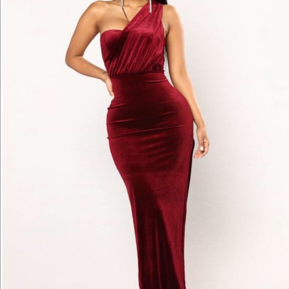 Burgundy velvet dress (long)